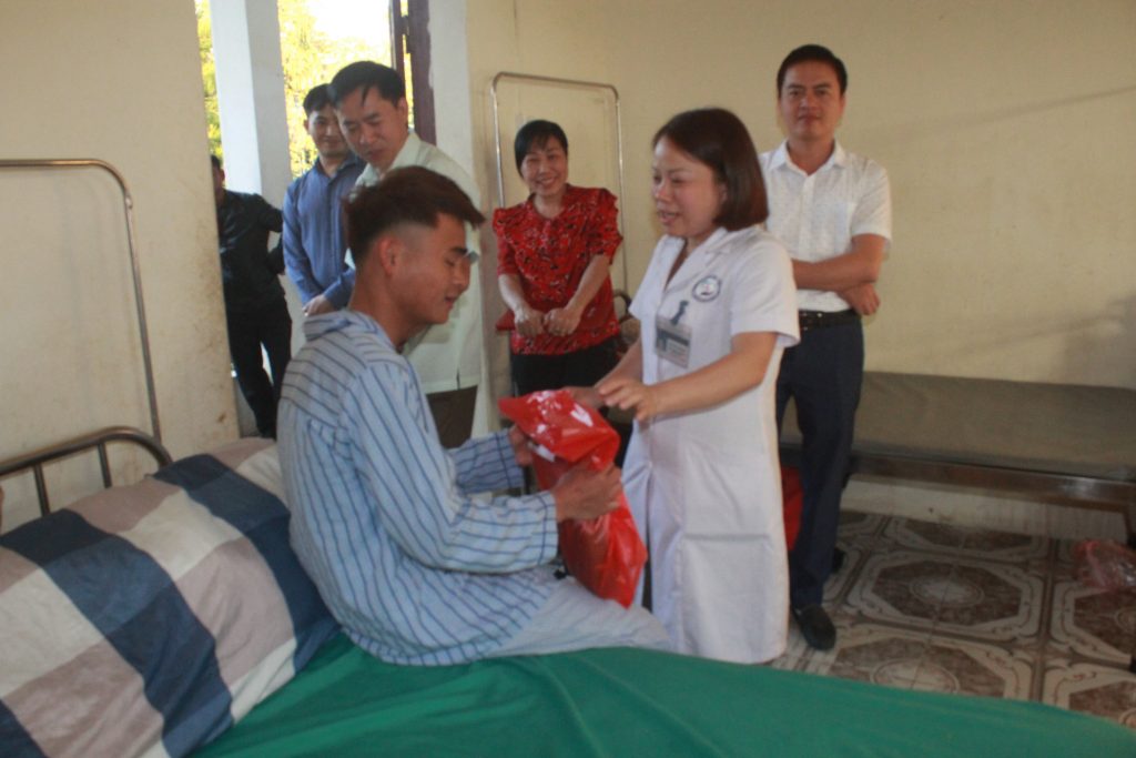 CHƯƠNG TRÌNH “TẾT YÊU THƯƠNG” DÀNH CHO NGƯỜI BỆNH ĐANG NẰM ĐIỀU TRỊ TẠI TRUNG TÂM Y TẾ THAN UYÊN TẾT NGUYÊN ĐÁN 2020 ĐÃ THÀNH CÔNG TỐT ĐẸP.