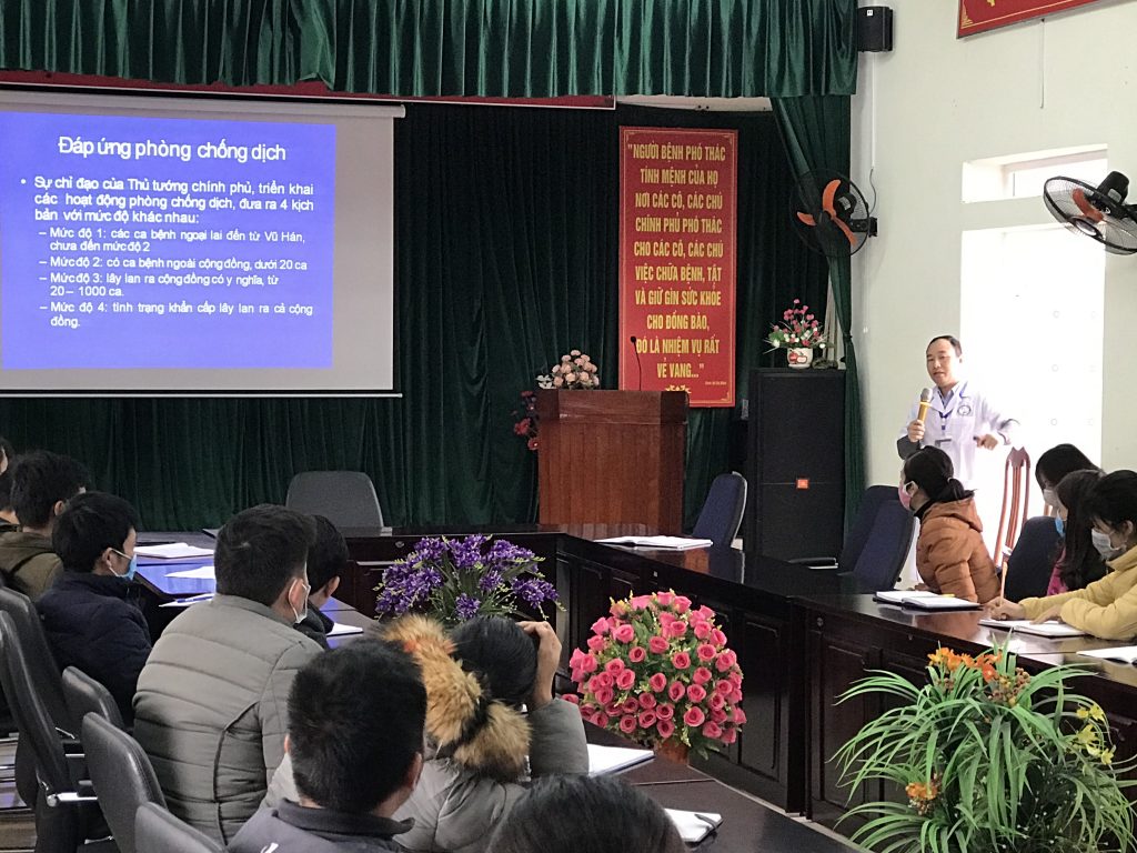 TRUNG TÂM Y TẾ THAN UYÊN TỔ CHỨC TẬP HUẤN PHÒNG, CHỐNG DỊCH BỆNH VIÊM ĐƯỜNG HÔ HẤP CẤP DO CHỦNG MỚI CỦA VI RÚT CORONA VÀ PHUN KHỬ TRÙNG THEO KẾ HOẠCH