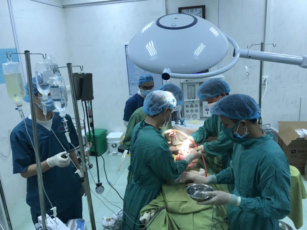 CỨU SỐNG NGƯỜI BỆNH BỊ VỠ GAN PHỨC TẠP, MẤT NHIỀU MÁU DO TAI NẠN GIAO THÔNG