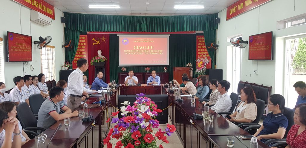 TRAO ĐỔI KINH NGHỆM CHUYÊN MÔN GIỮA TRUNG TÂM Y TẾ THAN UYÊN VỚI TRUNG TÂM Y TẾ PHONG THỔ