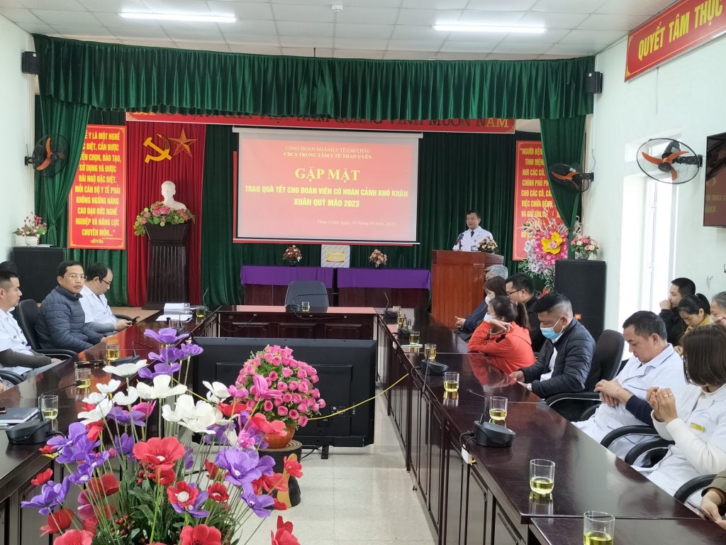 GẶP MẶT TRAO QUÀ TẾT CHO ĐOÀN VIÊN CÔNG ĐOÀN CÓ HOÀN CẢNH KHÓ KHĂN NHÂN DỊP TẾT NGUYÊN ĐÁN QUÝ MÃO NĂM 2023