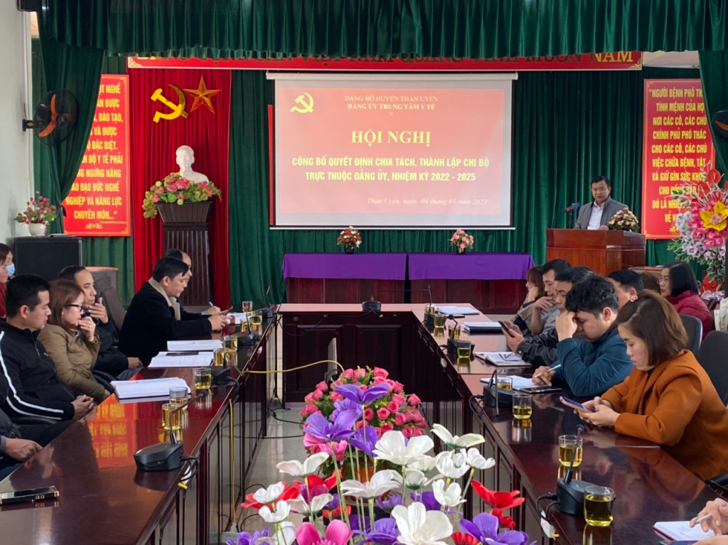 HỘI NGHỊ CÔNG BỐ QUYẾT ĐỊNH CHIA TÁCH, THÀNH LẬP CHI BỘ TRỰC THUỘC ĐẢNG ỦY, NHIỆM KỲ 2022-2025