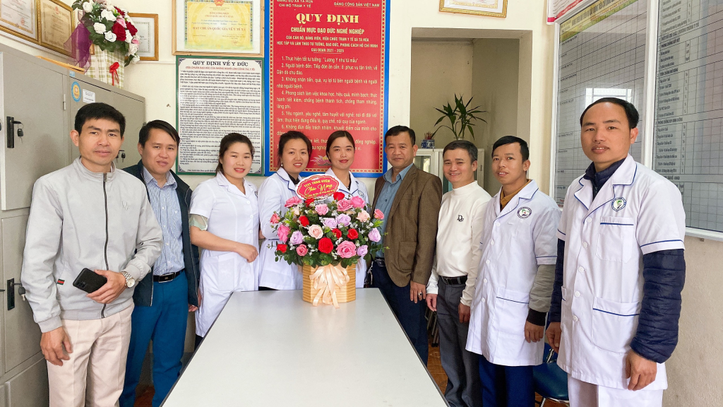NHÂN NGÀY QUỐC TẾ PHỤ NỮ 8/3 TRUNG TÂM Y TẾ THAN UYÊN KÍNH CHÚC CHỊ, EM PHỤ NỮ LUÔN MẠNH KHỎE, HẠNH PHÚC VÀ THÀNH CÔNG TRONG CÔNG VIỆC.