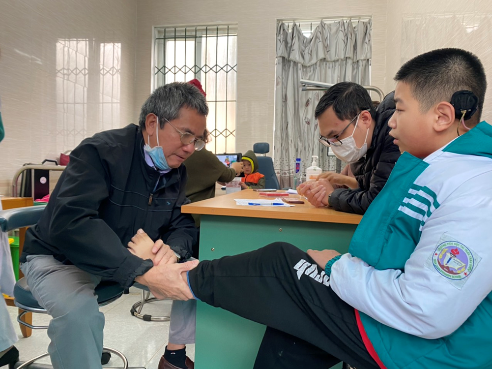 TRUNG TÂM Y TẾ THAN UYÊN PHỐI HỢP VỚI TRUNG TÂM II – HÀ NỘI  KHÁM SÀNG LỌC CHO TRẺ KHUYẾT TẬT TRÊN ĐỊA BÀN HUYỆN