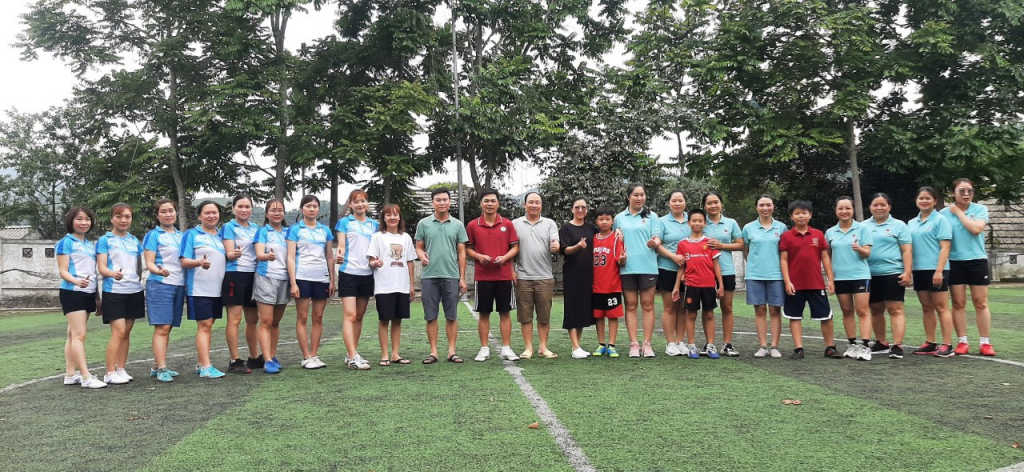 GIAO LƯU BÓNG ĐÁ GIỮA KHỐI HÀNH CHÍNH – TRUNG TÂM Y TẾ VỚI NGÂN HÀNG AGR CHI NHÁNH HUYỆN THAN UYÊN