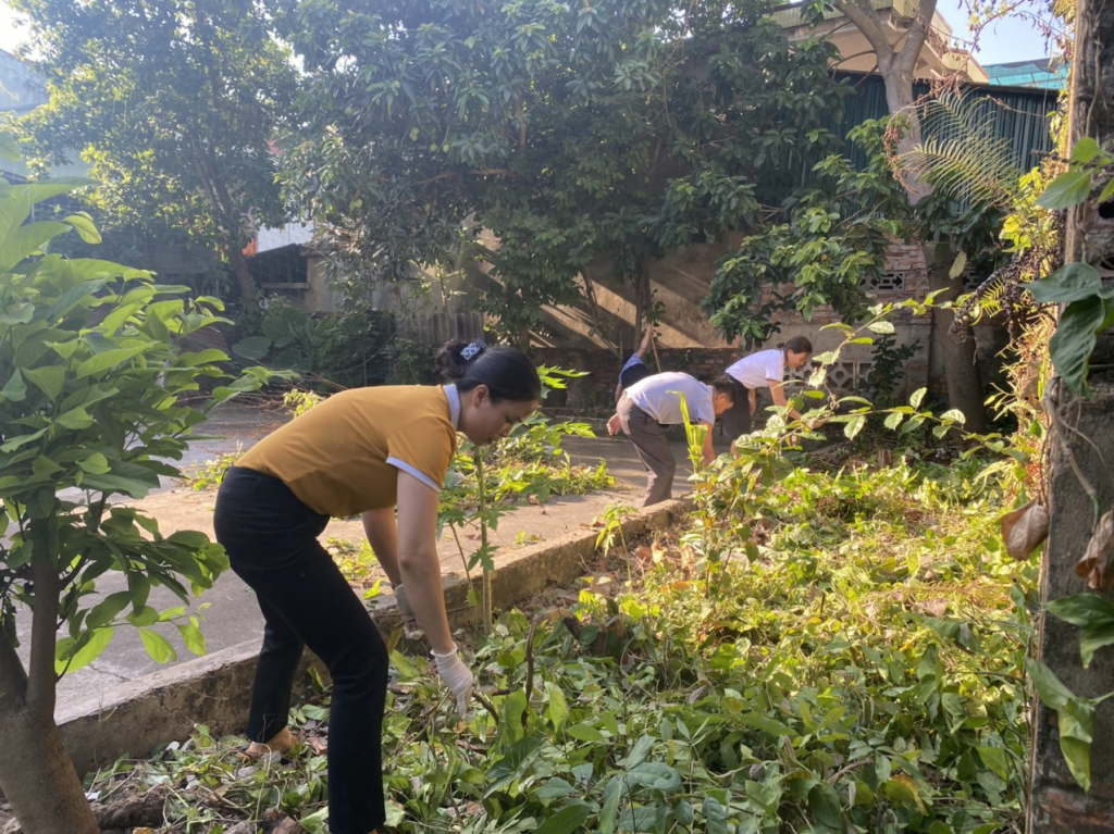 TRUNG TÂM Y TẾ THAN UYÊN PHÁT ĐỘNG PHONG TRÀO THI ĐUA “01 GIỜ VỆ SINH NƠI LÀM VIỆC”