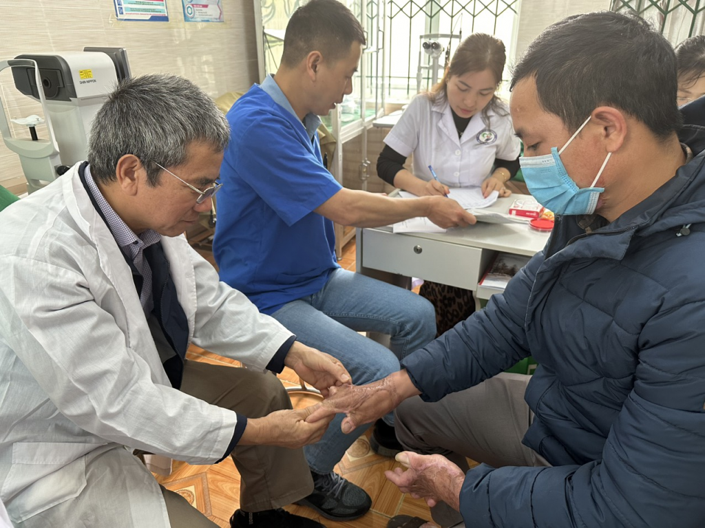 TRUNG TÂM Y TẾ THAN UYÊN PHỐI HỢP VỚI TRUNG TÂM II – HÀ NỘI KHÁM SÀNG LỌC CHO TRẺ KHUYẾT TẬT TRÊN ĐỊA BÀN HUYỆN