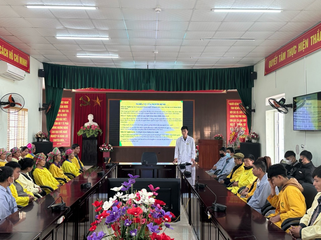 HỌP HỘI ĐỒNG NGƯỜI BỆNH HÀNG TUẦN TẠI TRUNG TÂM Y TẾ