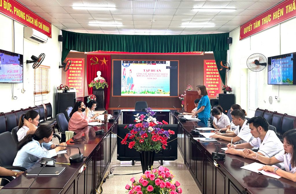 TẬP HUẤN CÔNG TÁC KIỂM SOÁT NHIỄM KHUẨN VÀ CÔNG TÁC QUẢN LÝ CHẤT THẢI NĂM 2025