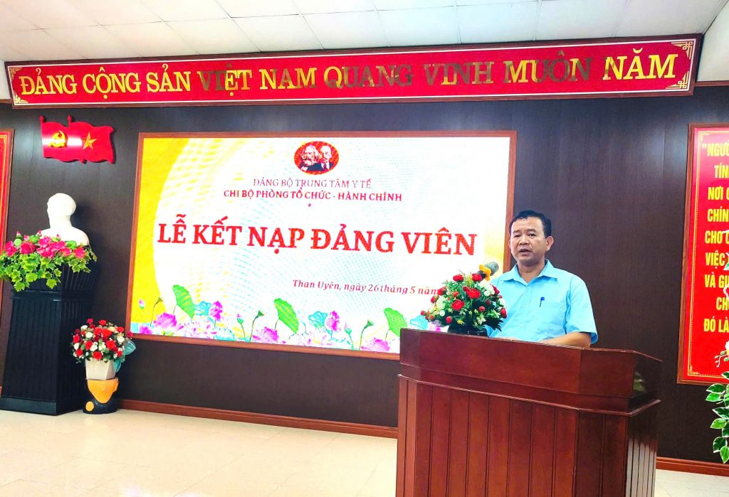 LỄ KẾT NẠP ĐẢNG VIÊN MỚI