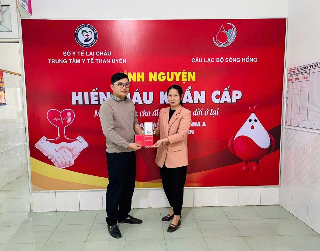 BIỂU DƯƠNG TINH THẦN TÌNH NGUYỆN HIẾN MÁU CỨU NGƯỜI CỦA VIÊN CHỨC BỆNH VIỆN ĐA KHOA THAN UYÊN