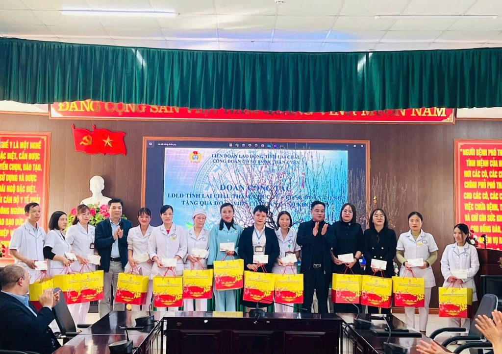LIÊN ĐOÀN LAO ĐỘNG TỈNH LAI CHÂU THĂM, CHÚC TẾT ĐOÀN VIÊN CÔNG ĐOÀN VÀ TẬP THỂ BỆNH VIỆN ĐA KHOA THAN UYÊN