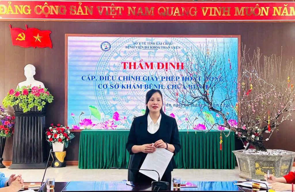 ĐOÀN CÔNG TÁC SỞ Y TẾ THẨM ĐỊNH HỒ SƠ CẤP PHÉP HOẠT ĐỘNG TẠI BỆNH VIỆN ĐA KHOA THAN UYÊN.